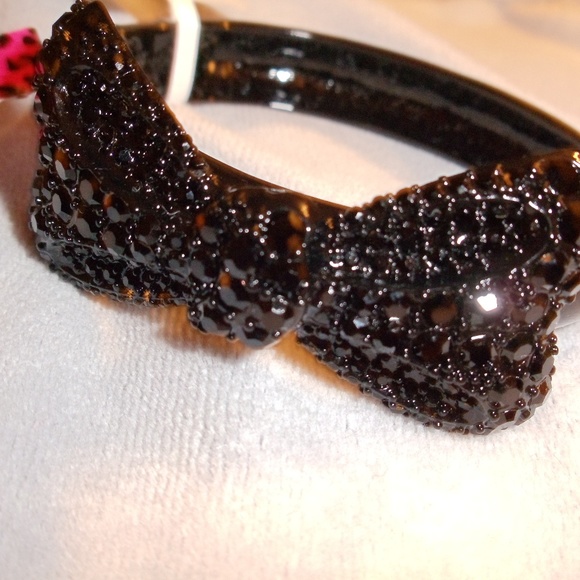 BETSEY JOHNSON BLACK BOW CRYSTAL RHINESTONE BANGLE bracelet